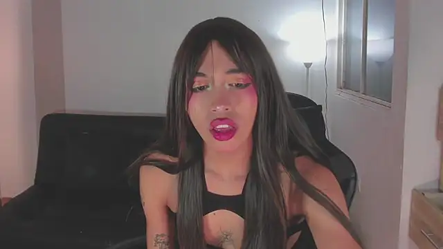 Snapshot of Nikkita_Dragon chatting on November 3, 2025, 2:28 am Nikkita Dragon online show from November 3, 2025, 2:28 am