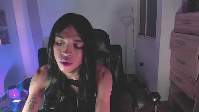 Snapshot of Nikkita_Dragon chatting on November 19, 2025, 2:11 am Nikkita Dragon online show from November 19, 2025, 2:11 am