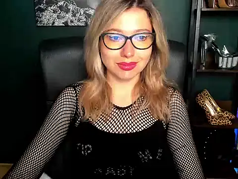 Snapshot of loveHeidi chatting on August 6, 2026, 4:18 am loveHeidi online show from August 6, 2026, 4:18 am