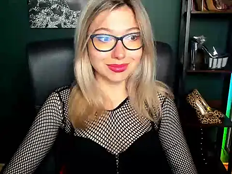 Snapshot of loveHeidi chatting on August 3, 2026, 4:20 am loveHeidi online show from August 3, 2026, 4:20 am