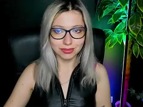 loveHeidi online show from September 16, 2025, 4:46 am