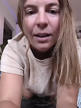 Snapshot of story_of_sarah chatting on July 17, 2026, 8:22 am story of sarah online show from July 17, 2026, 8:22 am