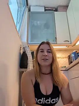Snapshot of story_of_sarah chatting on August 1, 2026, 9:29 am story of sarah online show from August 1, 2026, 9:29 am