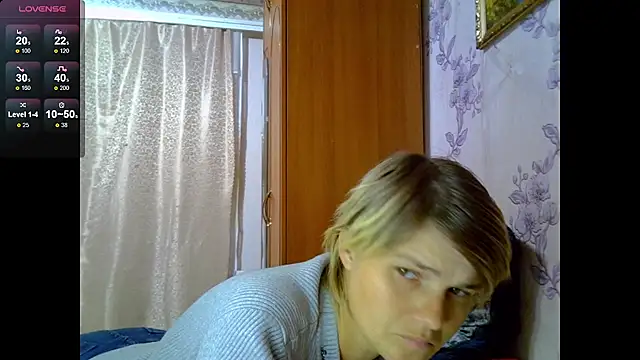 SaraSnow  online show from October 16, 2025, 7:33 pm