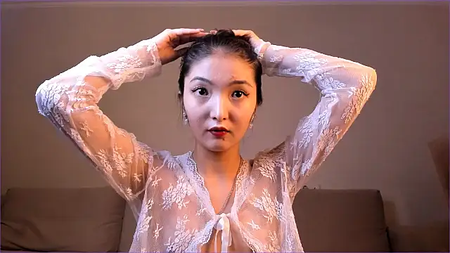 Snapshot of nooniemoon chatting on October 1, 2025, 2:27 am nooniemoon online show from October 1, 2025, 2:27 am