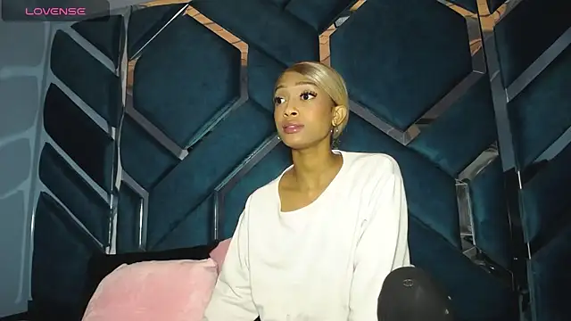 Lea Sweetly online show from October 30, 2025, 1:20 pm