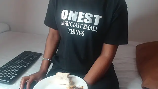 AshleyT255 online show from October 20, 2025, 1:44 pm