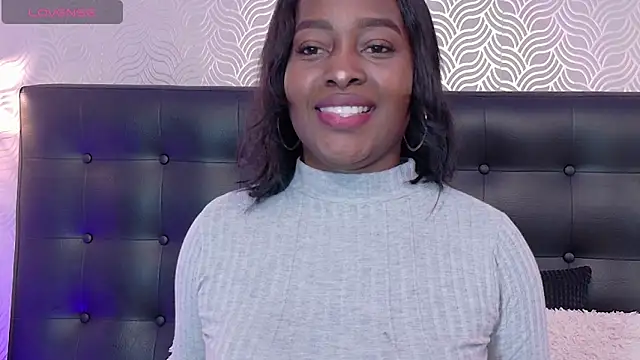 NaiaraMasson  online show from November 3, 2025, 12:31 pm