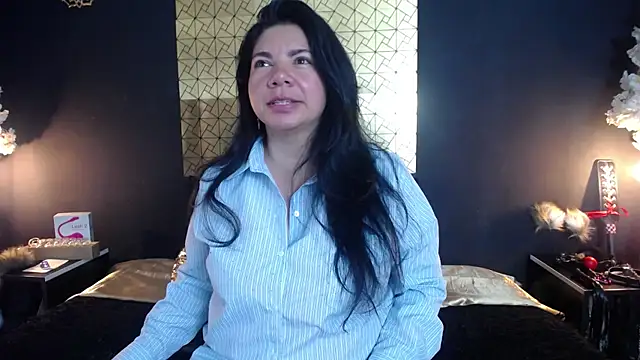 Snapshot of kinky_momm chatting on April 19, 2026, 4:30 pm kinky momm online show from April 19, 2026, 4:30 pm