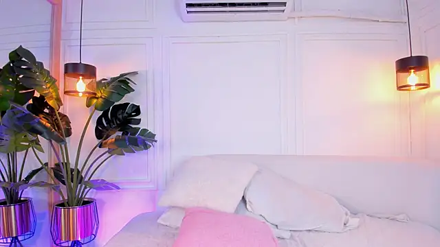 Dafne Hillss online show from October 25, 2025, 12:28 pm