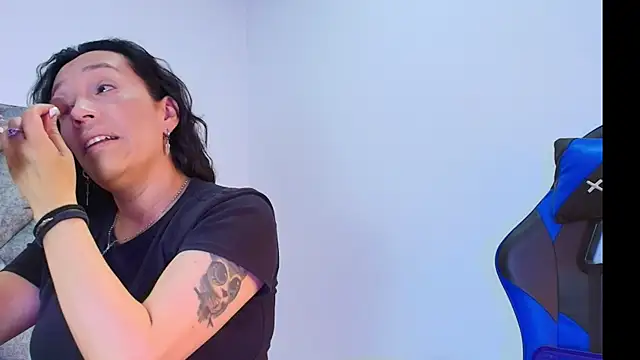 Snapshot of Shantey_Laurent chatting on November 25, 2025, 1:44 pm Shantey Laurent online show from November 25, 2025, 1:44 pm