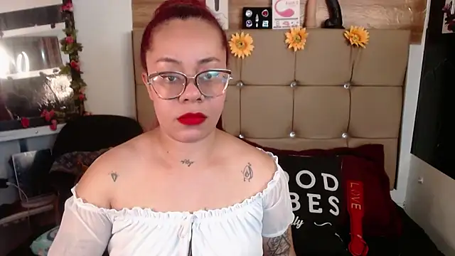 MIA  SPENCER online show from November 18, 2025, 6:11 pm