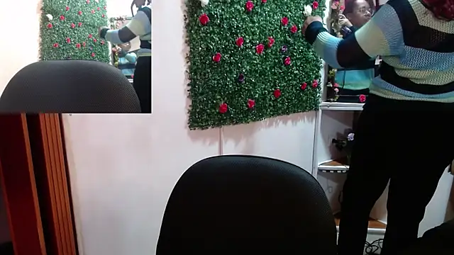 MIA  SPENCER online show from September 12, 2025, 12:05 pm