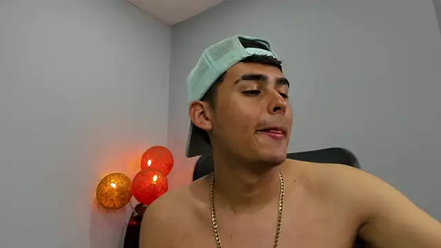 Matthewlodge online show from November 14, 2025, 1:53 am