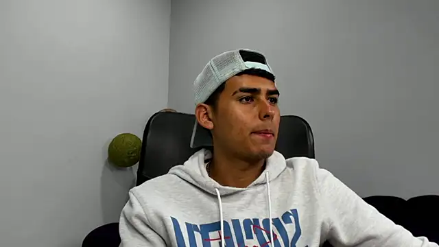 Matthewlodge online show from November 15, 2025, 3:43 am