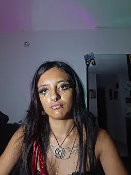 carolinerue online show from November 5, 2025, 11:02 am