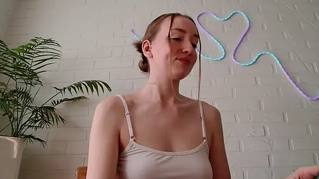 WhitePrincessLuna online show from May 8, 2026, 1:04 pm