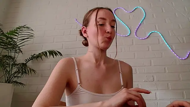 WhitePrincessLuna online show from May 11, 2026, 2:45 pm