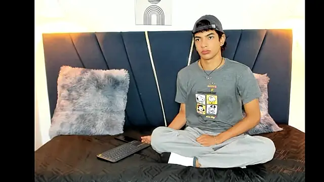 maicol cum23 online show from September 13, 2025, 1:33 pm