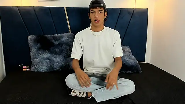 maicol cum23 online show from September 10, 2025, 1:32 pm