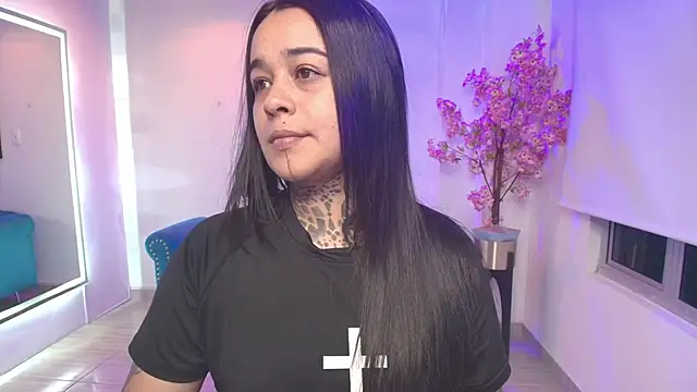 Black roseee online show from April 15, 2026, 3:56 am