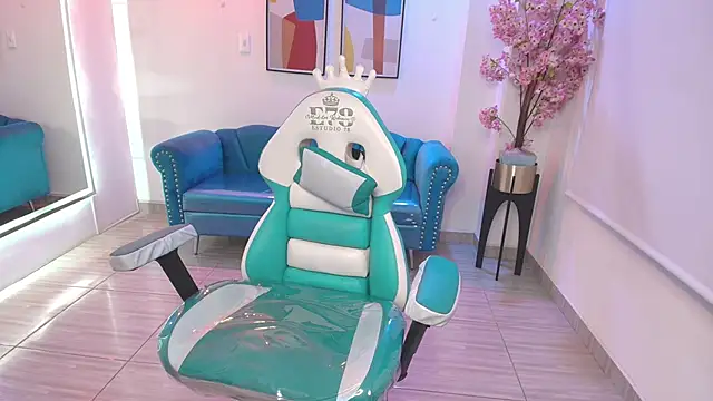 Black roseee online show from April 14, 2026, 3:44 am