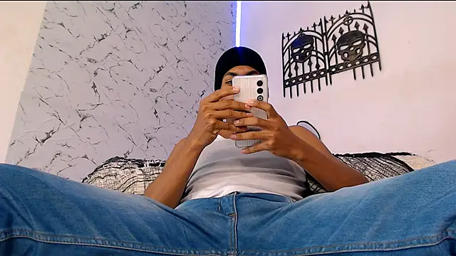 lorian vikel online show from October 10, 2025, 9:48 pm