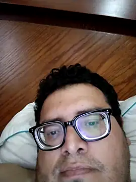 Santiagoqro85 online show from November 3, 2025, 6:55 pm