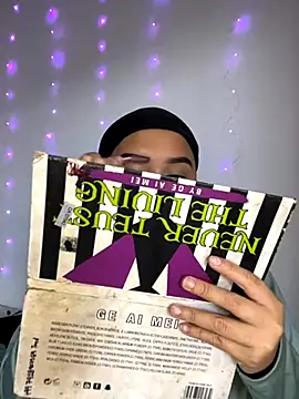 Snapshot of rhizanthella_ chatting on September 25, 2025, 7:31 pm rhizanthella online show from September 25, 2025, 7:31 pm