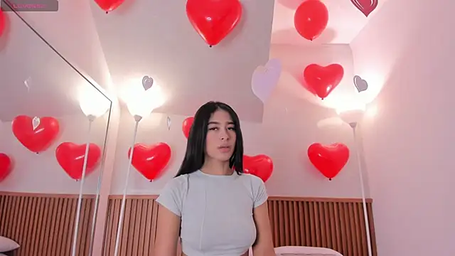 nicol giraldoo online show from February 15, 2026, 3:51 am