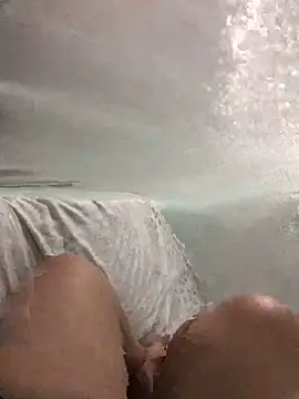 luzmelzinha online show from October 15, 2025, 3:27 am