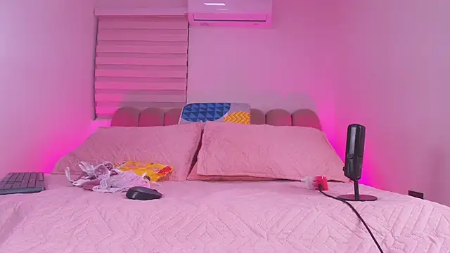 abbyrouss  online show from November 30, 2025, 3:07 am