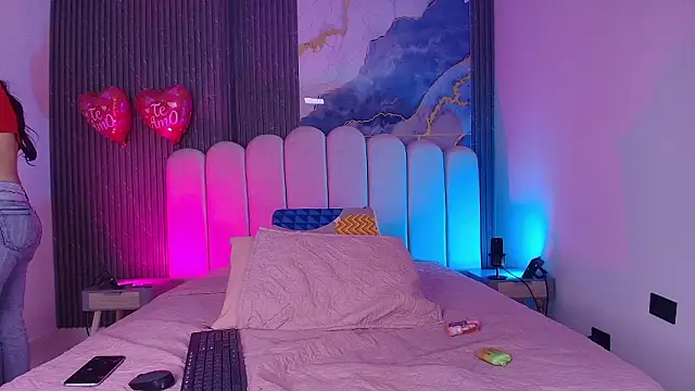 abbyrouss  online show from February 18, 2026, 3:04 am