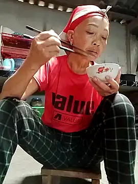 Snapshot of -Xuka-200 chatting on October 31, 2025, 4:20 am -Xuka-200 online show from October 31, 2025, 4:20 am