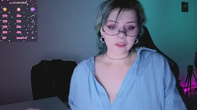 Alice Zev online show from September 25, 2025, 9:54 pm