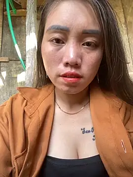 Snapshot of chipp-bong chatting on October 17, 2025, 12:25 am chipp-bong online show from October 17, 2025, 12:25 am