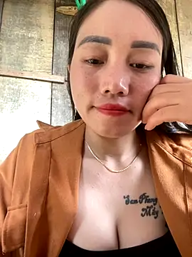 Snapshot of chipp-bong chatting on November 5, 2025, 12:58 am chipp-bong online show from November 5, 2025, 12:58 am