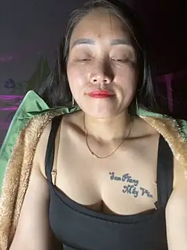 Snapshot of chipp-bong chatting on November 18, 2025, 1:03 pm chipp-bong online show from November 18, 2025, 1:03 pm