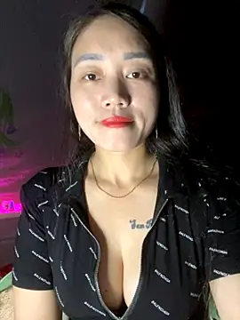 Snapshot of chipp-bong chatting on November 12, 2025, 1:54 am chipp-bong online show from November 12, 2025, 1:54 am