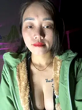 Snapshot of chipp-bong chatting on November 19, 2025, 1:05 am chipp-bong online show from November 19, 2025, 1:05 am