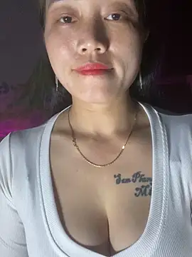 Snapshot of chipp-bong chatting on November 14, 2025, 2:43 pm chipp-bong online show from November 14, 2025, 2:43 pm