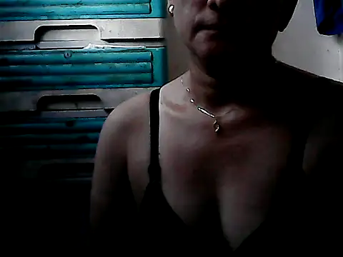 yoursPinayMama1682 online show from October 19, 2025, 11:29 pm