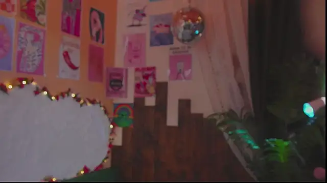 Charming winky online show from April 2, 2026, 2:57 pm