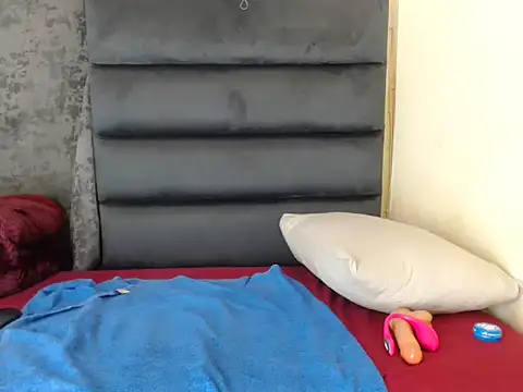 Snapshot of Didienana chatting on September 16, 2025, 8:10 pm Didienana online show from September 16, 2025, 8:10 pm