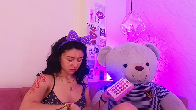 april bennett online show from October 24, 2025, 12:15 pm