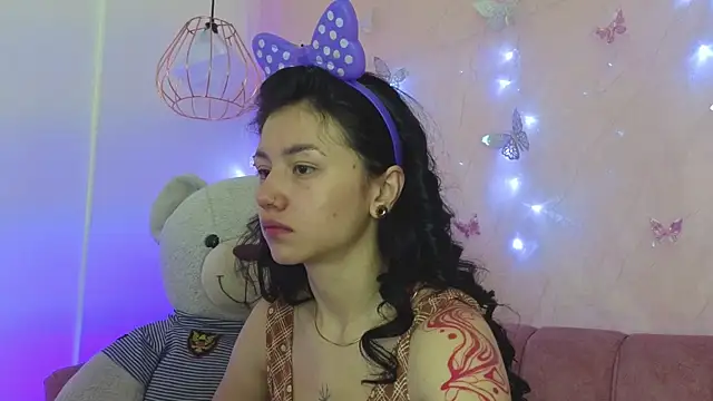 april bennett online show from December 4, 2025, 12:37 pm