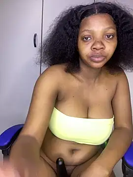 Snapshot of MilfBoobsxx chatting on July 10, 2026, 2:00 am MilfBoobsxx online show from July 10, 2026, 2:00 am