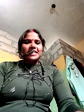 SweetKomal89 online show from October 28, 2025, 4:24 am