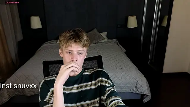 LouieEvans online show from September 21, 2025, 9:42 pm