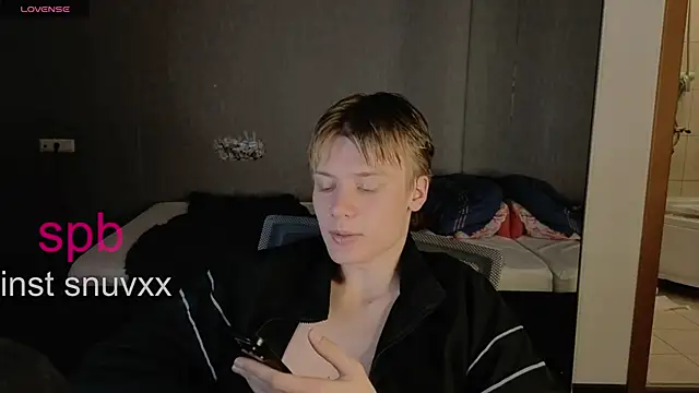 LouieEvans online show from October 3, 2025, 3:30 am